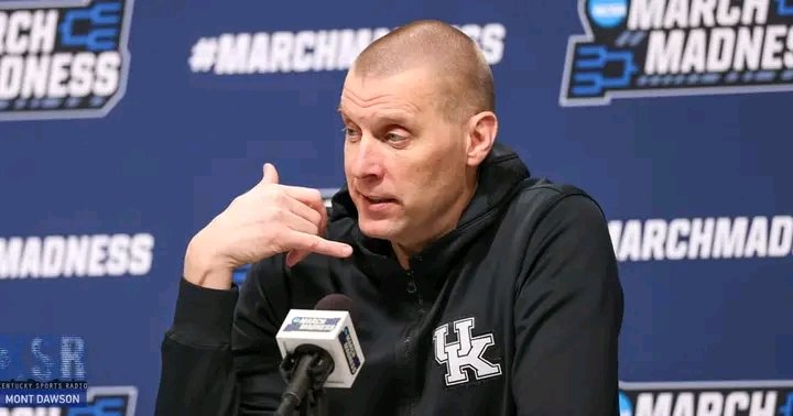 Mark pope is committed to the Kentucky wildcats and also signing a new contract with the team