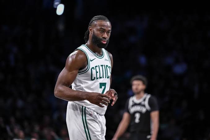 **”Jaylen Brown’s Knee Injury Raises Concerns for Celtics’ Playoff Push”**