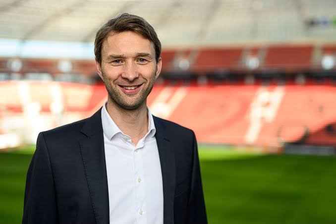 ⚽ **Vom Spielfeld zur Chefetage: Simon Rolfes schockt die Fußballwelt als überraschender Kandidat, um Bayer Leverkusens Geschäftsführer Fernando Carro zu beerben…**