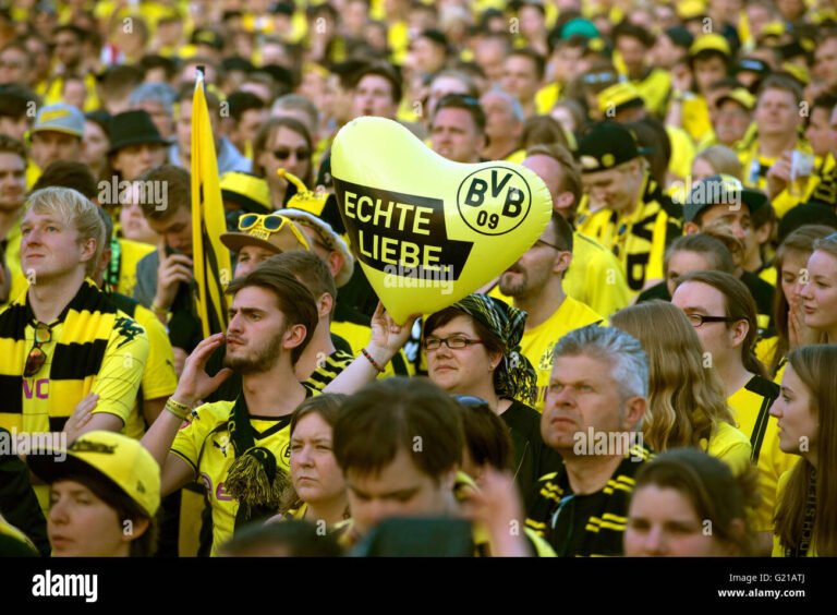 🚨🆕 Europa ehrt Borussia Dortmund! 💛🖤 Die UEFA hat offiziell die Fans des Signal Iduna Parks zu den besten Anhängern Europas gekürt – ein wahres Symbol für Leidenschaft, Fairness und unvergleichlichen Teamgeist, der die legendäre Gelbe Wand zum Leben erweckt.……