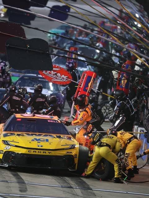 🚨 BREAKING NEWS: NASCAR STAR EMBROILED IN SCANDALOUS AFFAIR WITH TEAMMATE’S WIFE……..
