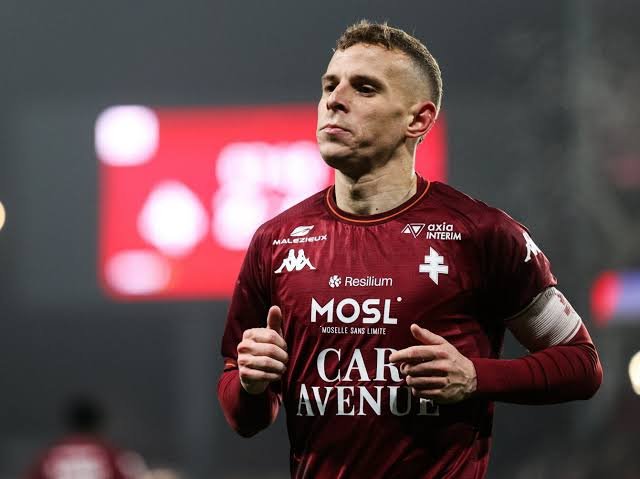 🚨 BREAKING NEWS : UNE STAR DU FC METZ AU CŒUR D’UNE SCANDALEUSE RUMEUR DE LIAISON AVEC LA FEMME D’UN COÉQUIPIER…..