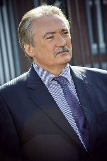 La Ligue française a convoqué une réunion d’urgence de son conseil d’administration après la fuite d’un dossier classifié d’Interpol faisant état de « liens financiers étroits » présumés entre les intérêts maritimes de **Bernard Serin** et le défunt baron français de la drogue,…